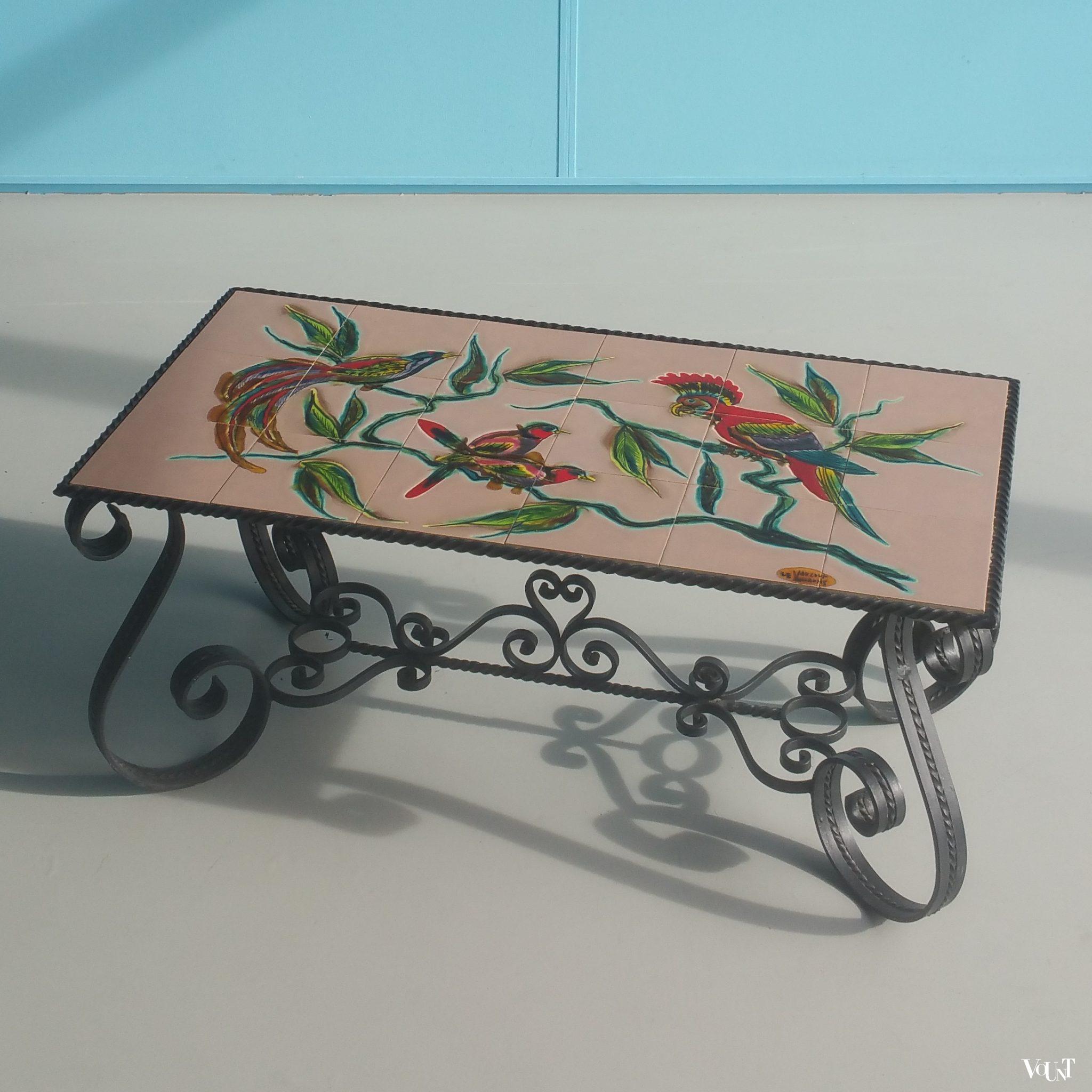 Vintage Franse tegeltafel met tropische vogels (Marino Le Vaucour, Vallauris)