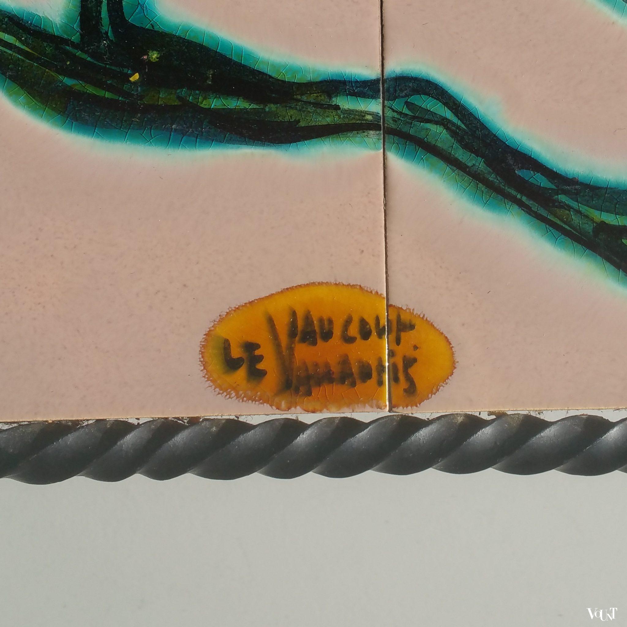 Vintage Franse tegeltafel met tropische vogels (Marino Le Vaucour, Vallauris)