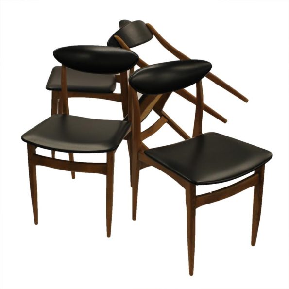 4 eettafelstoelen met zwarte skaibekleding (Deens)