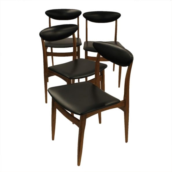 4 eettafelstoelen met zwarte skaibekleding (Deens)