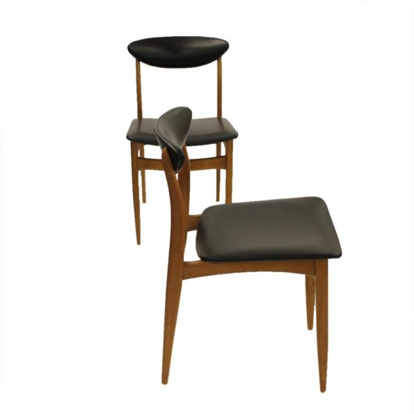 4 eettafelstoelen met zwarte skaibekleding (Deens)