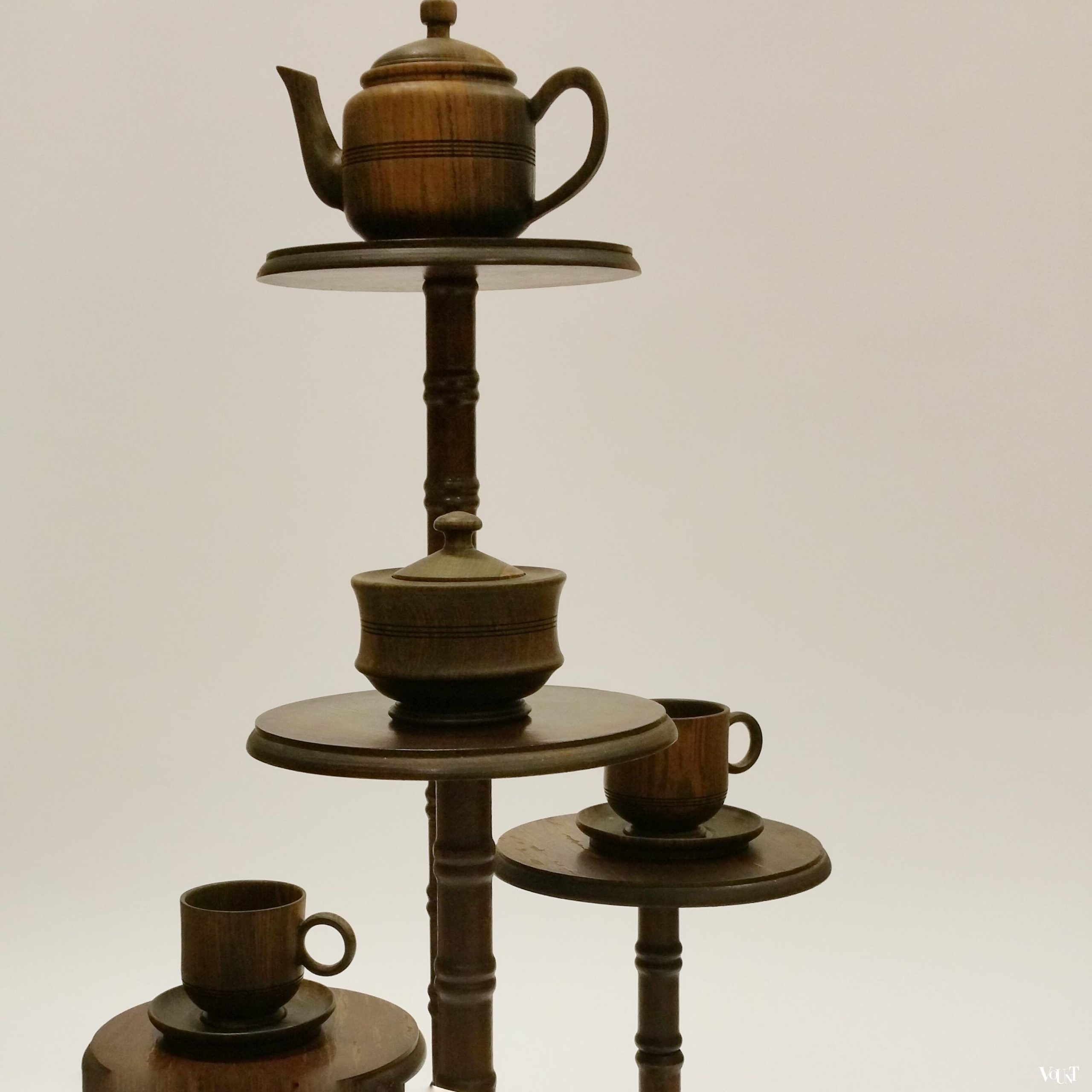 Antiek houten plantentafeltje met 4 plateaus