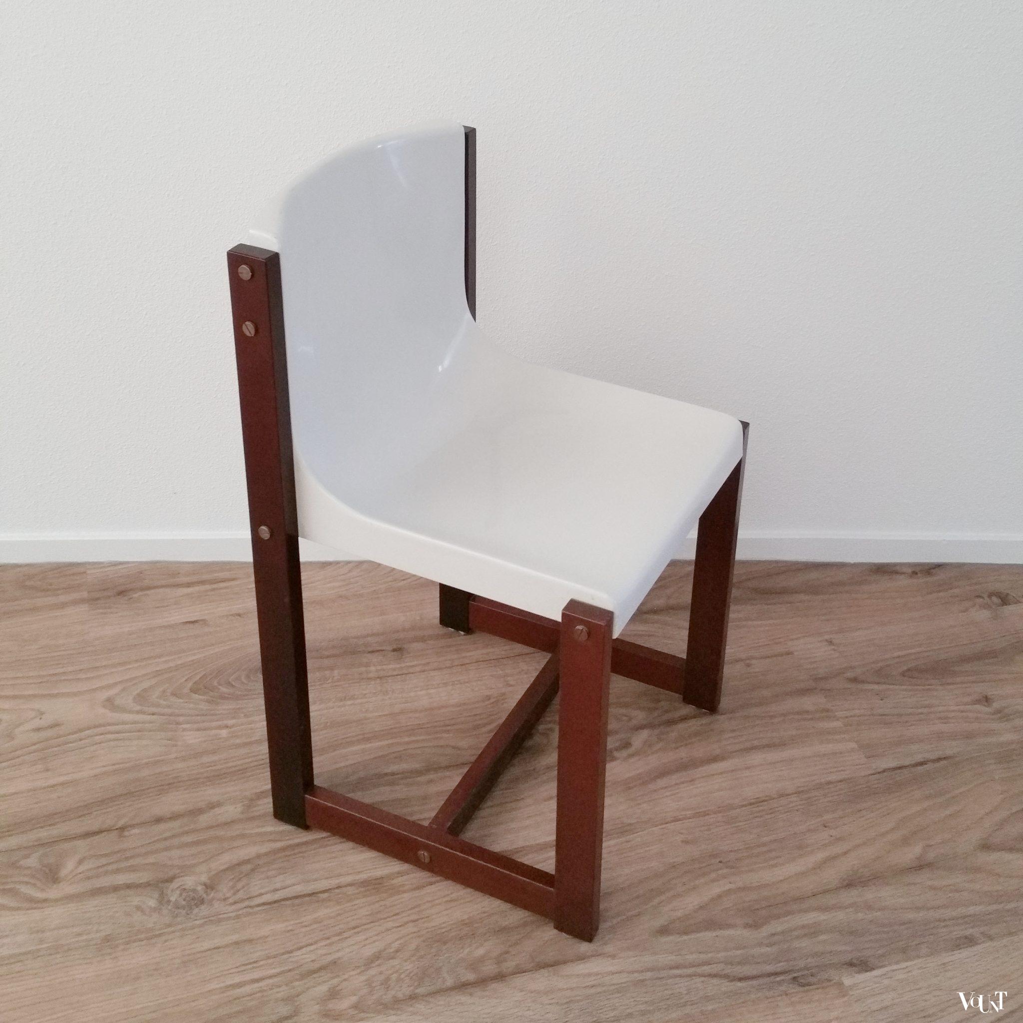 Kuipstoel met houten frame, jaren '70