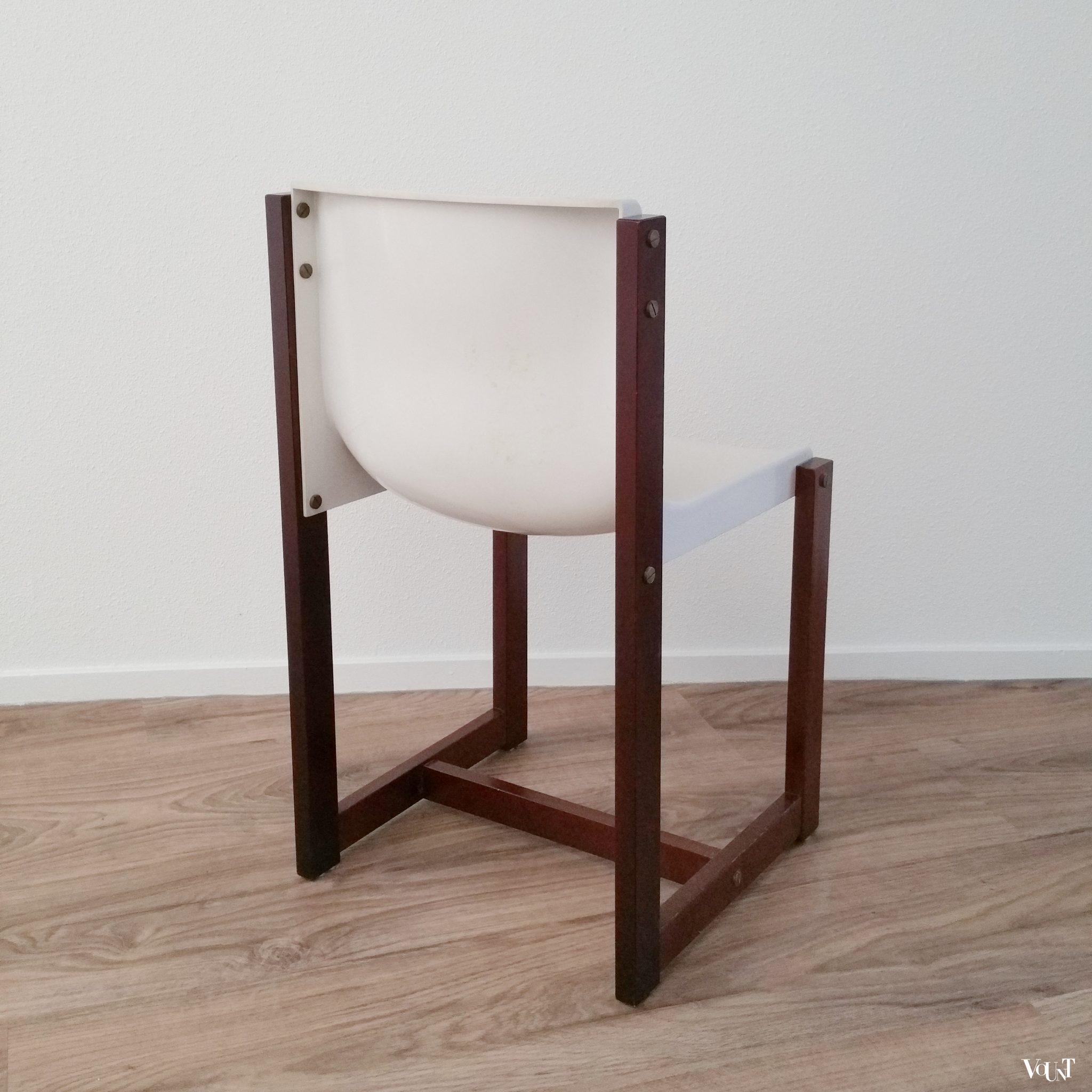 Kuipstoel met houten frame, jaren '70