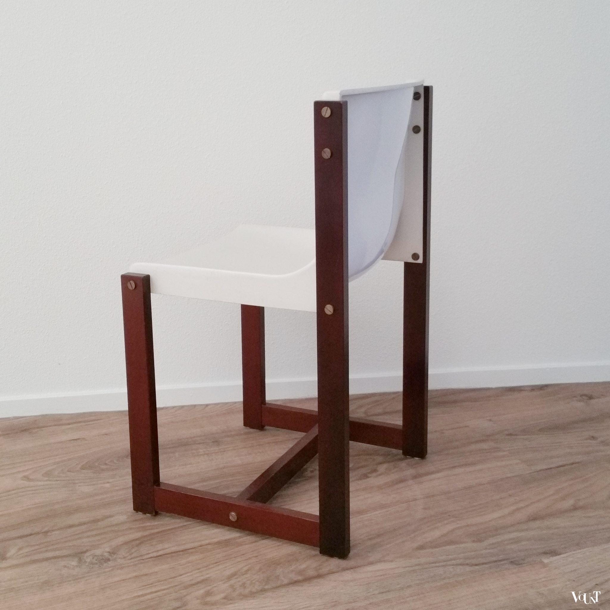 Kuipstoel met houten frame, jaren '70