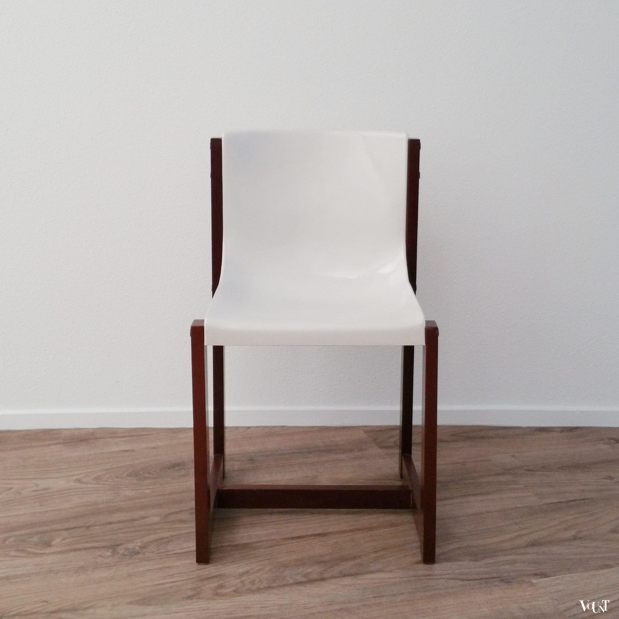 Kuipstoel met houten frame, jaren '70