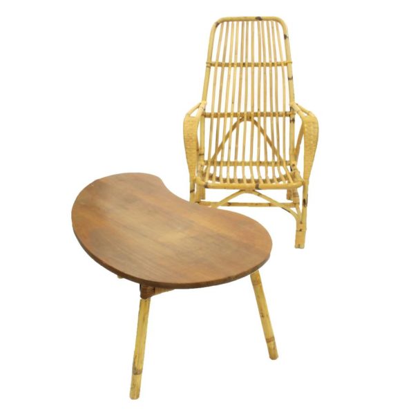 Vintage salontafel met houten blad en rotan poten