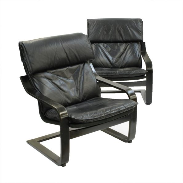 Twee zwart leren fauteuils, Scandinavië jaren '70