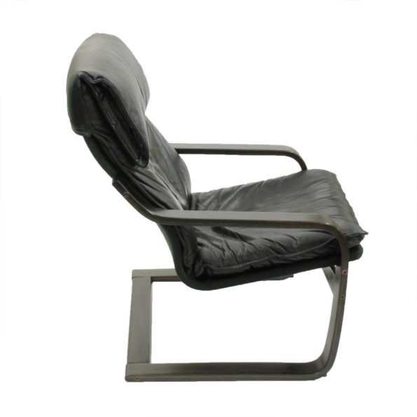 Twee zwart leren fauteuils, Scandinavië jaren '70