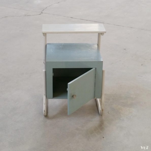 Bed, nachtkastjes, tafel en stoelen jaren '50 (RAWI)