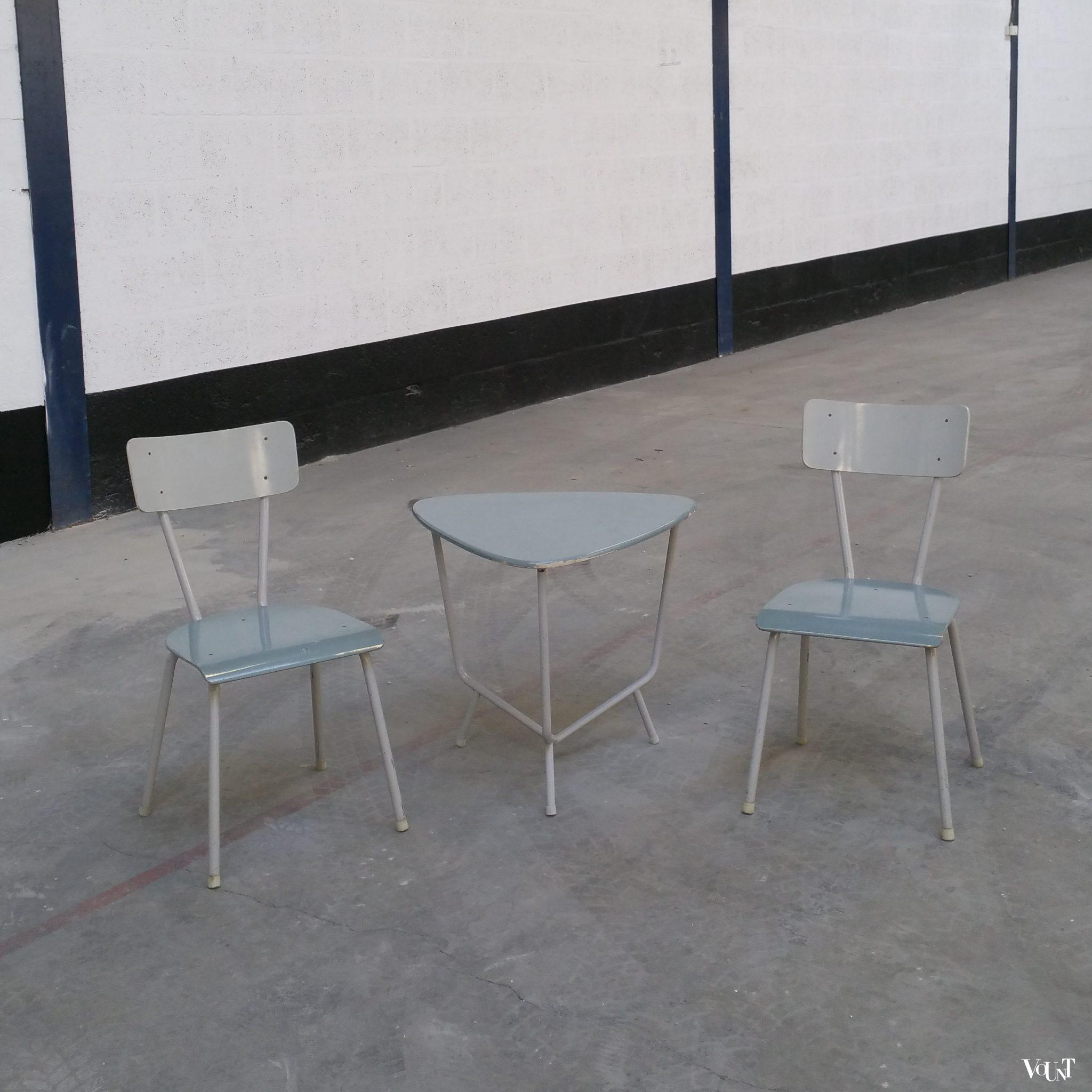 Bed, nachtkastjes, tafel en stoelen jaren '50 (RAWI)