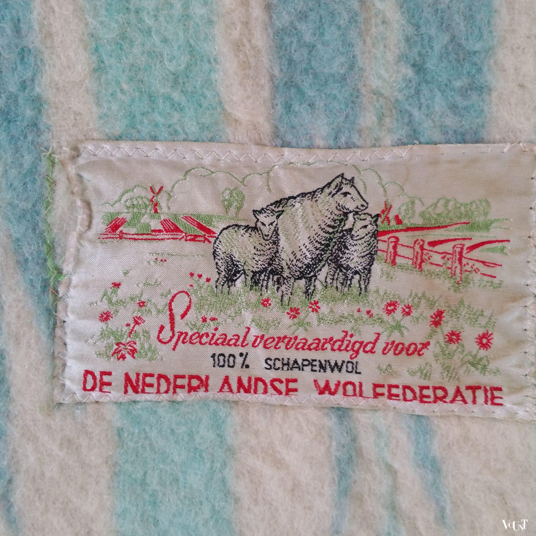 Bed, nachtkastjes, tafel en stoelen jaren '50 (RAWI)