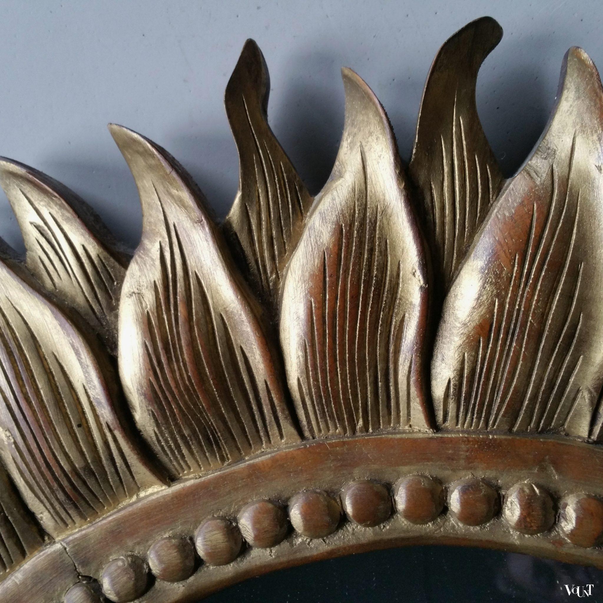 Houten "gouden" zonnespiegel met facetglas