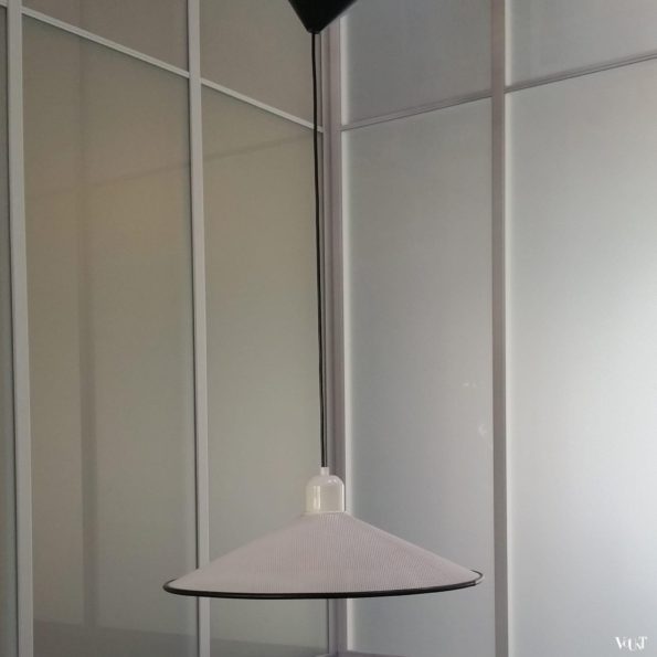 Hanglamp met geperforeerde witte kap, jaren '70/'80