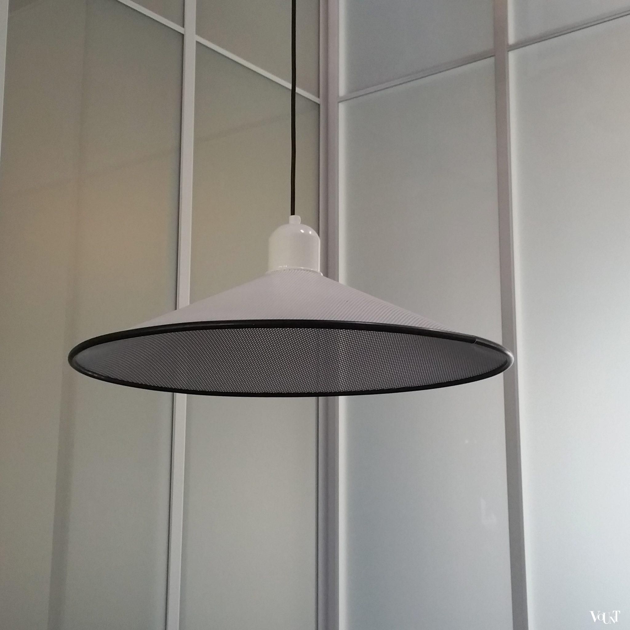 Hanglamp met geperforeerde witte kap, jaren '70/'80