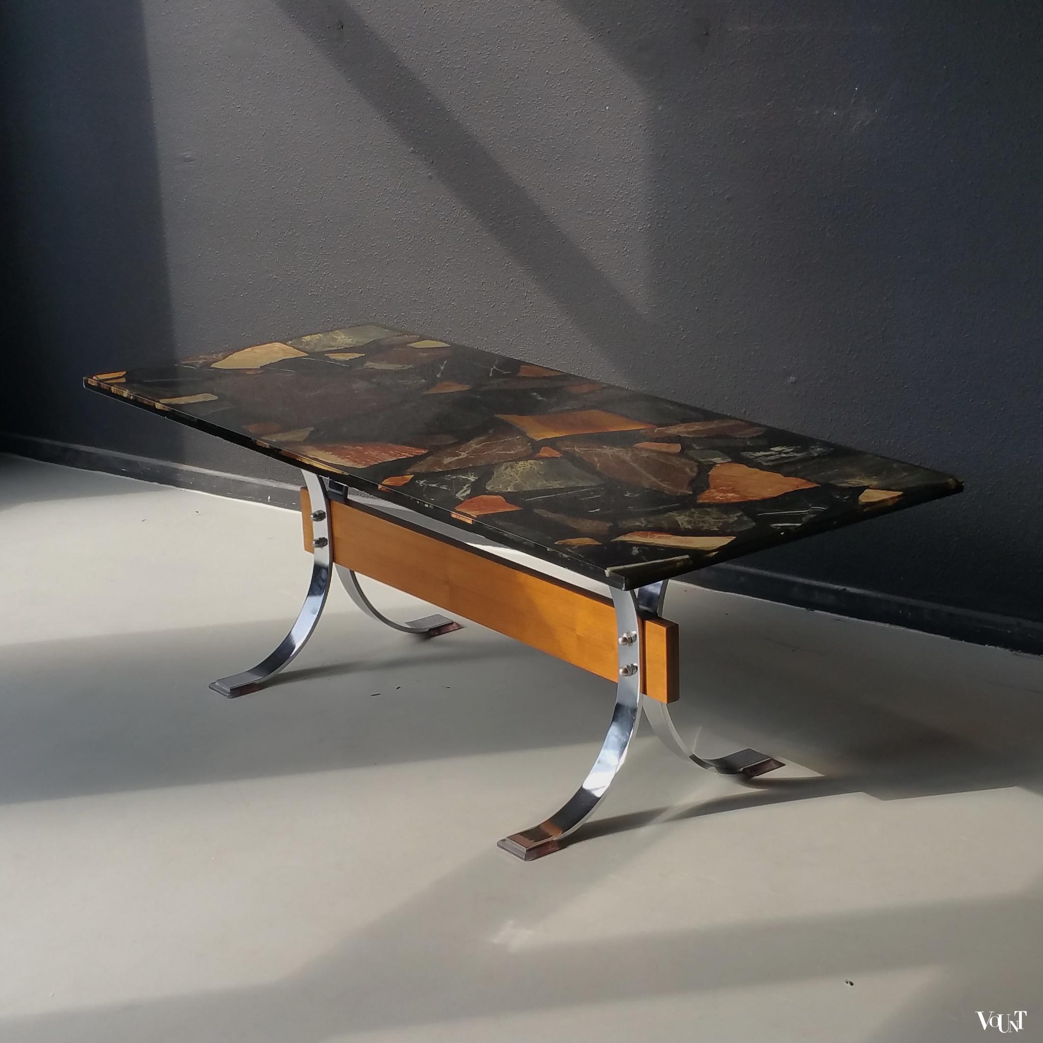 Salontafel met blad van natuursteen in epoxyhars, jaren '60/'70