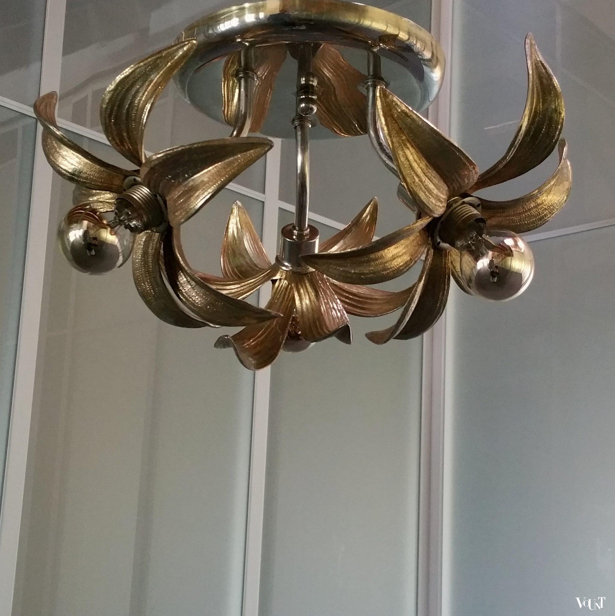 Messing plafondlamp 3 bloemen, Massive Luminaires, jaren '70