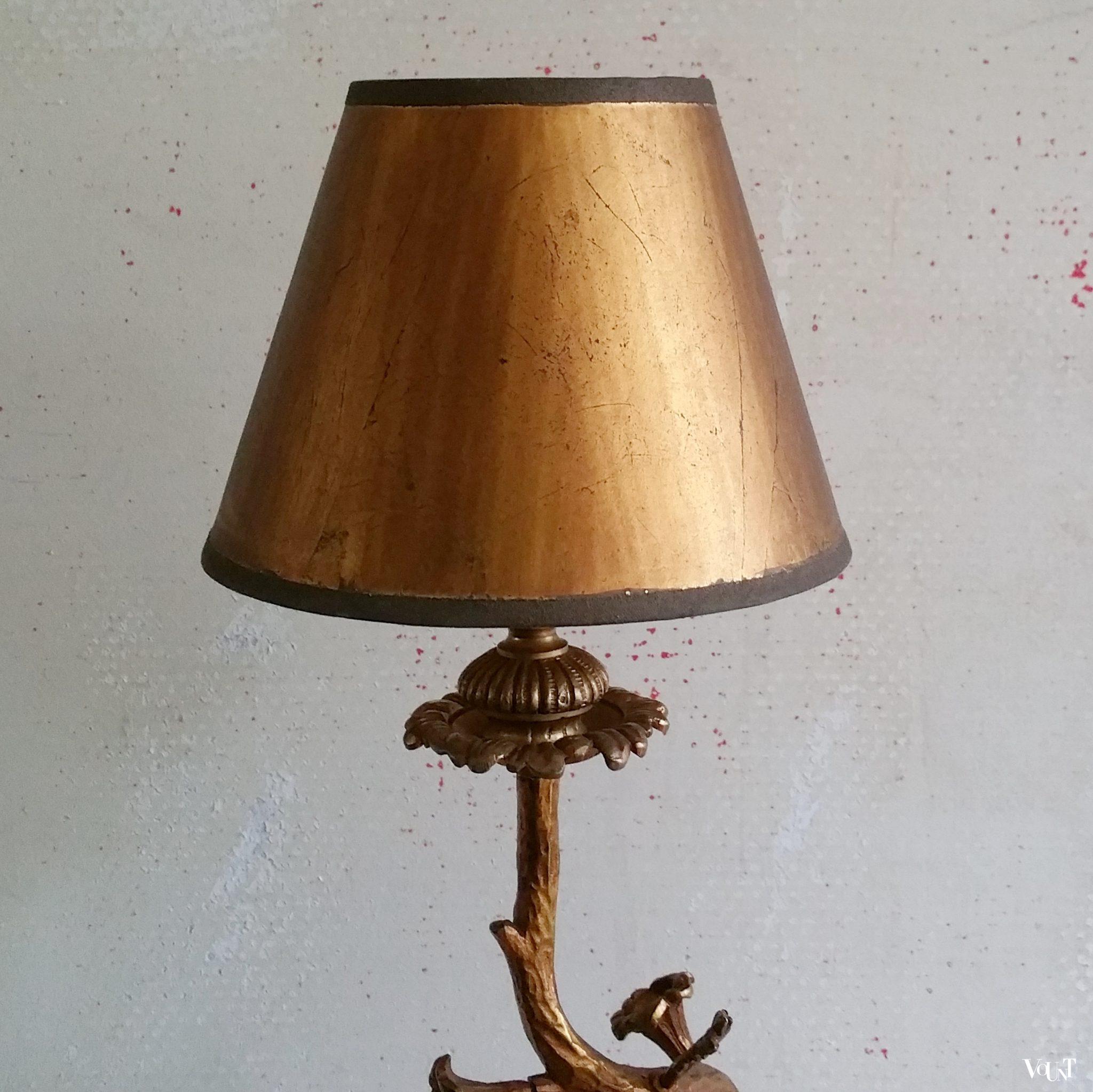 Neoklassieke “gouden” tafellamp met marmeren voet