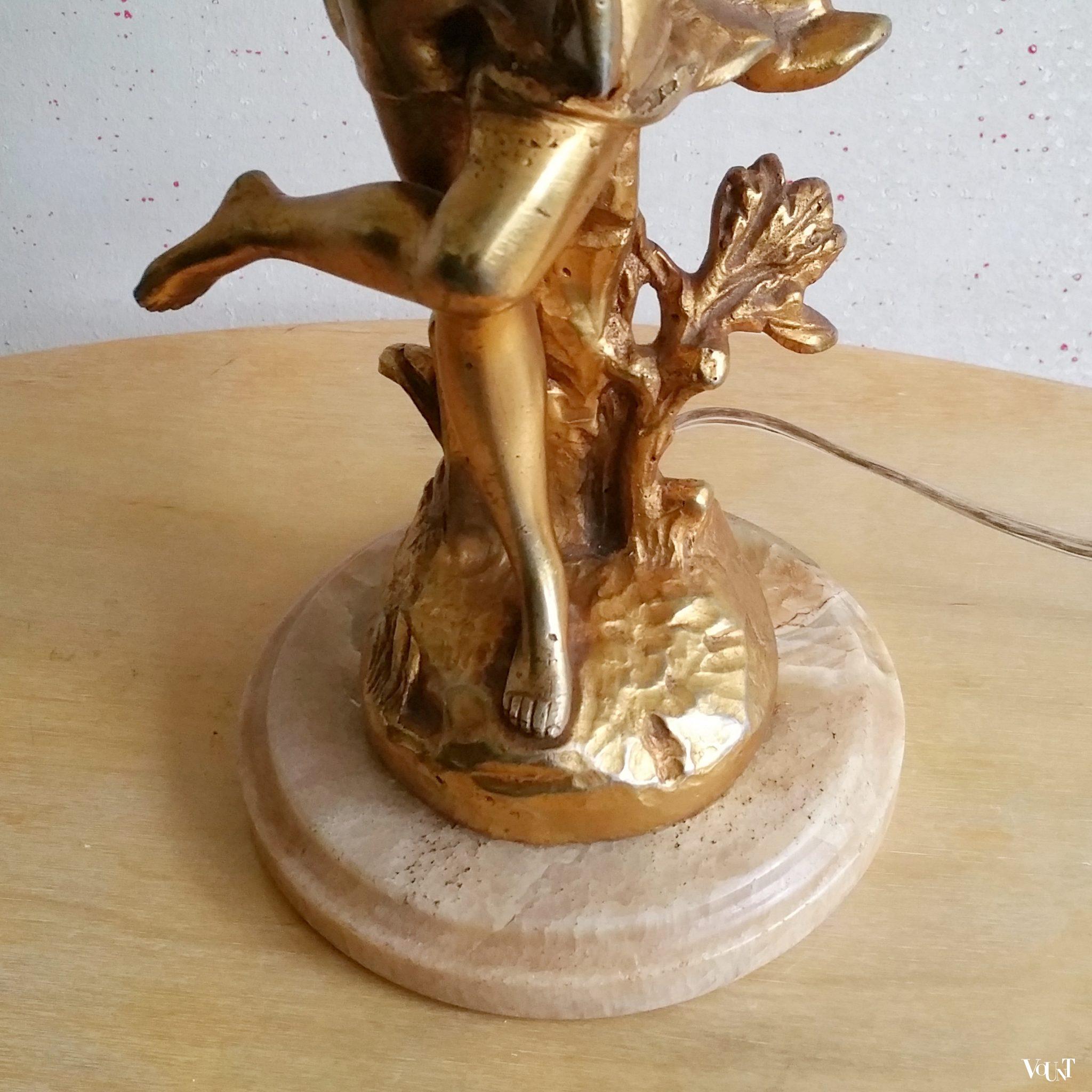 Neoklassieke “gouden” tafellamp met marmeren voet