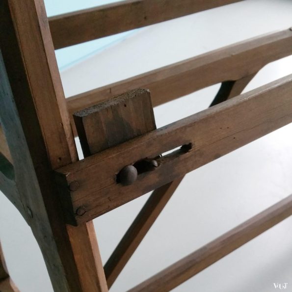 Sidetable antieke houten bok met glasplaat