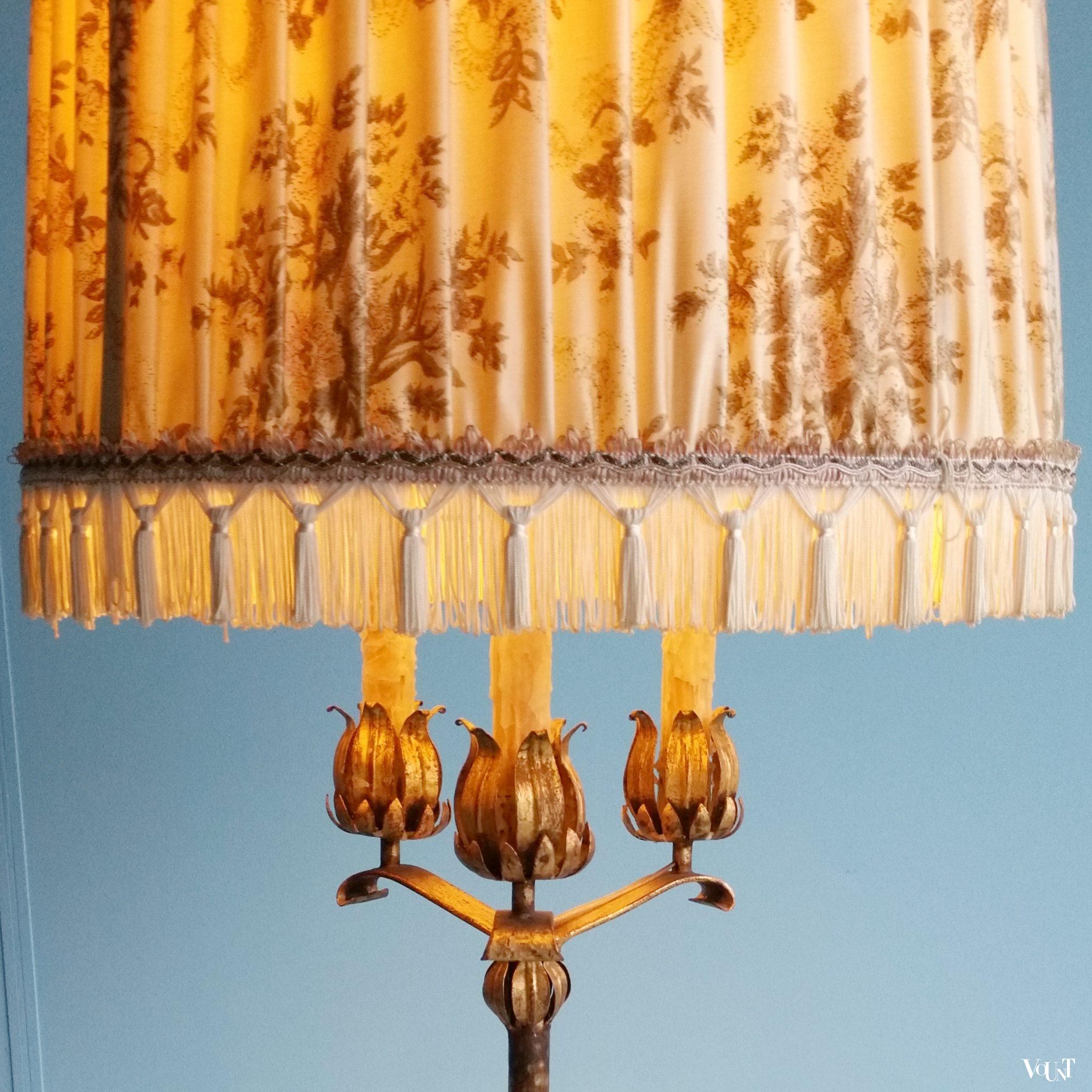 Vuurvergulde staande lamp met “kaarsen”, jaren ‘50/’60