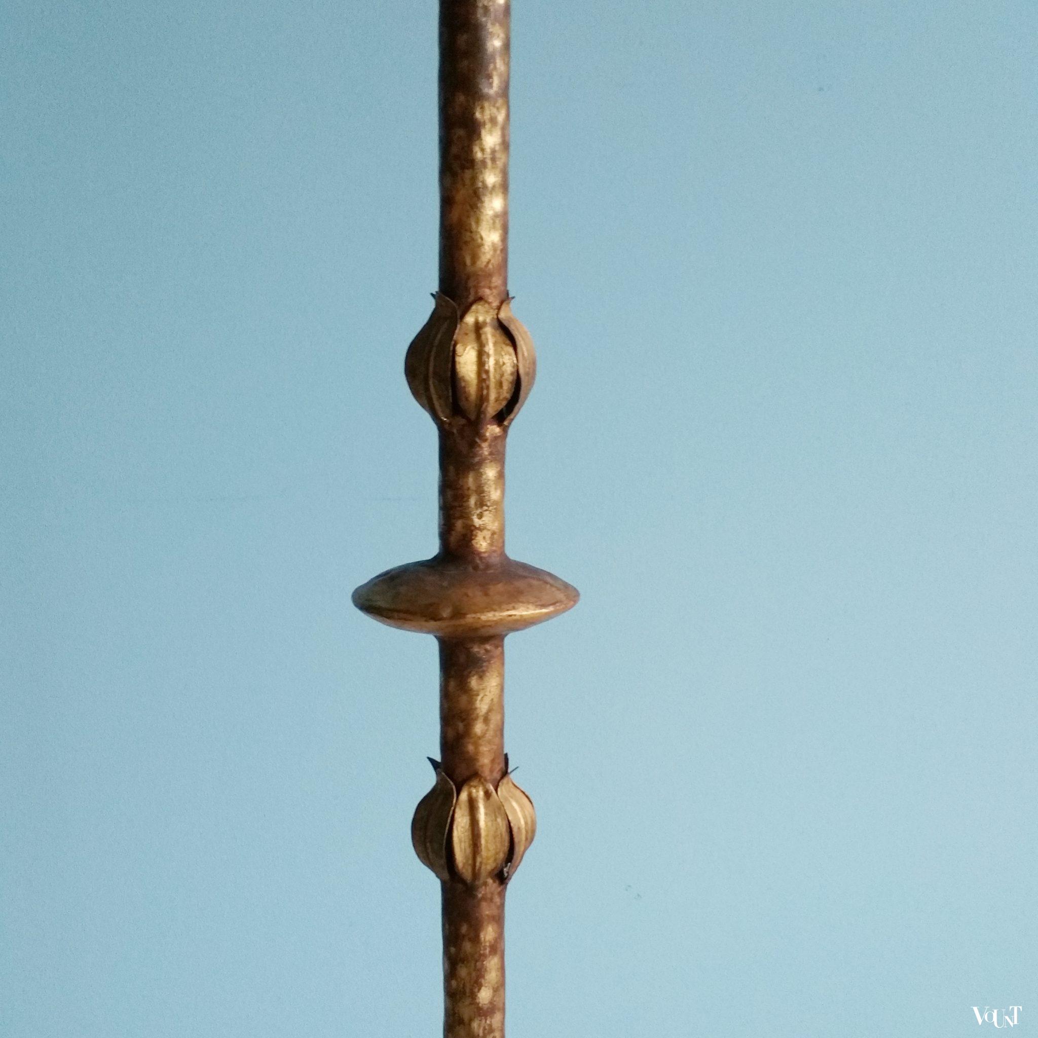 Vuurvergulde staande lamp met “kaarsen”, jaren ‘50/’60