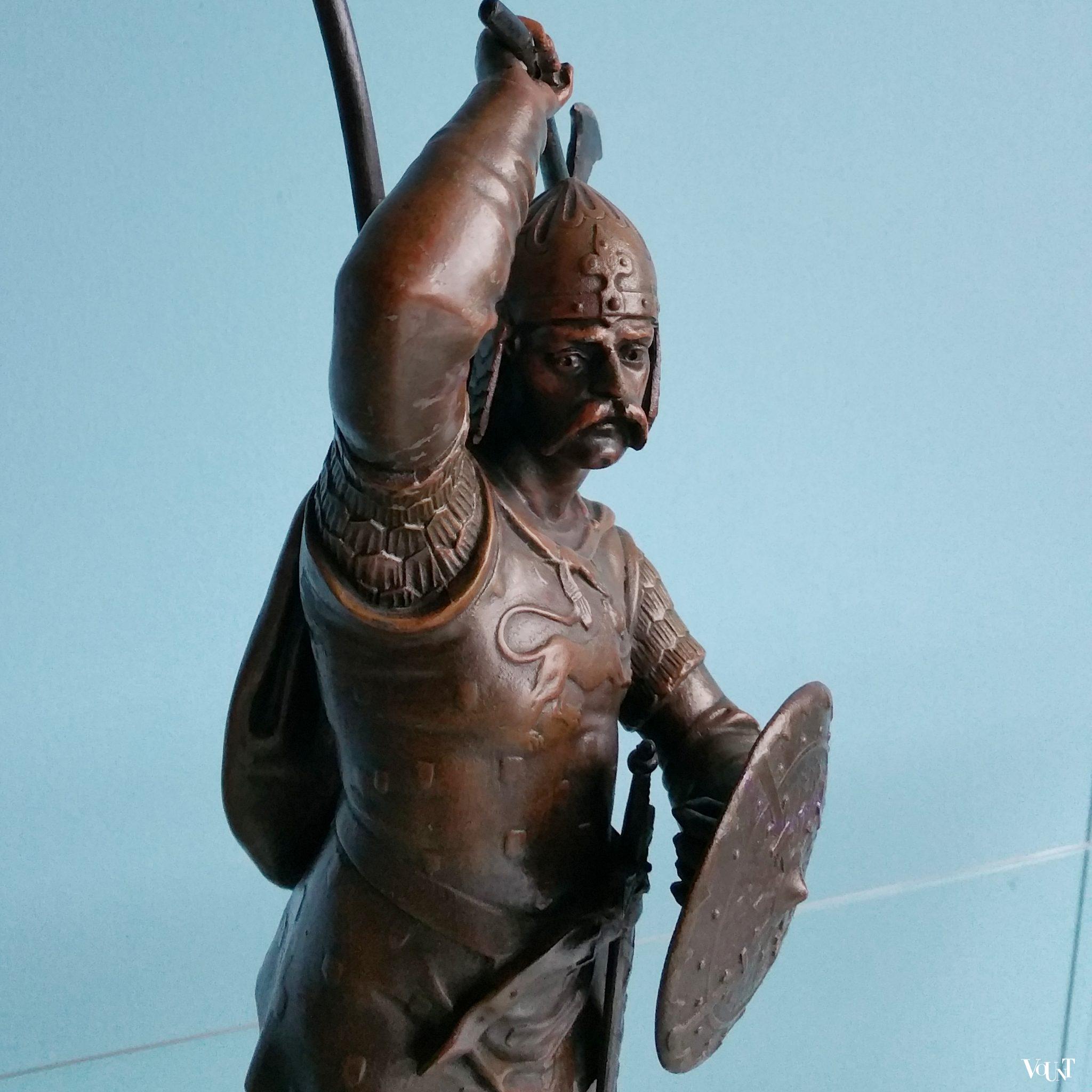 Lamp beeld strijder met bijl en schild, Emile Bruchon, Frankrijk, eind 19e eeuw