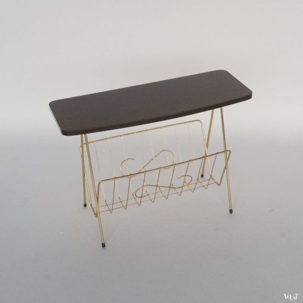 Jaren '50 metalen lectuurrek met formica fineerblad