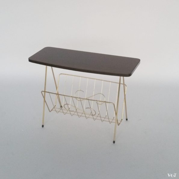 Jaren '50 metalen lectuurrek met formica fineerblad