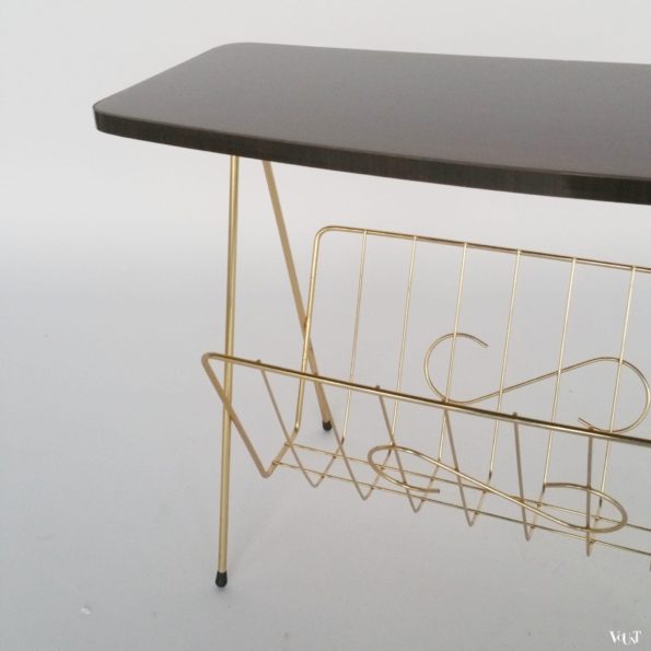 Jaren '50 metalen lectuurrek met formica fineerblad