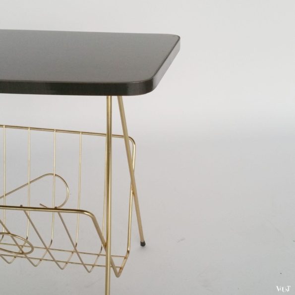Jaren '50 metalen lectuurrek met formica fineerblad