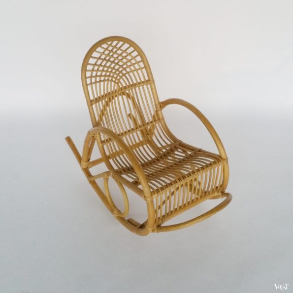 Vintage rotan kinderschommelstoel