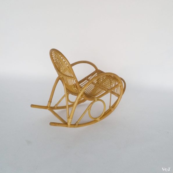 Vintage rotan kinderschommelstoel