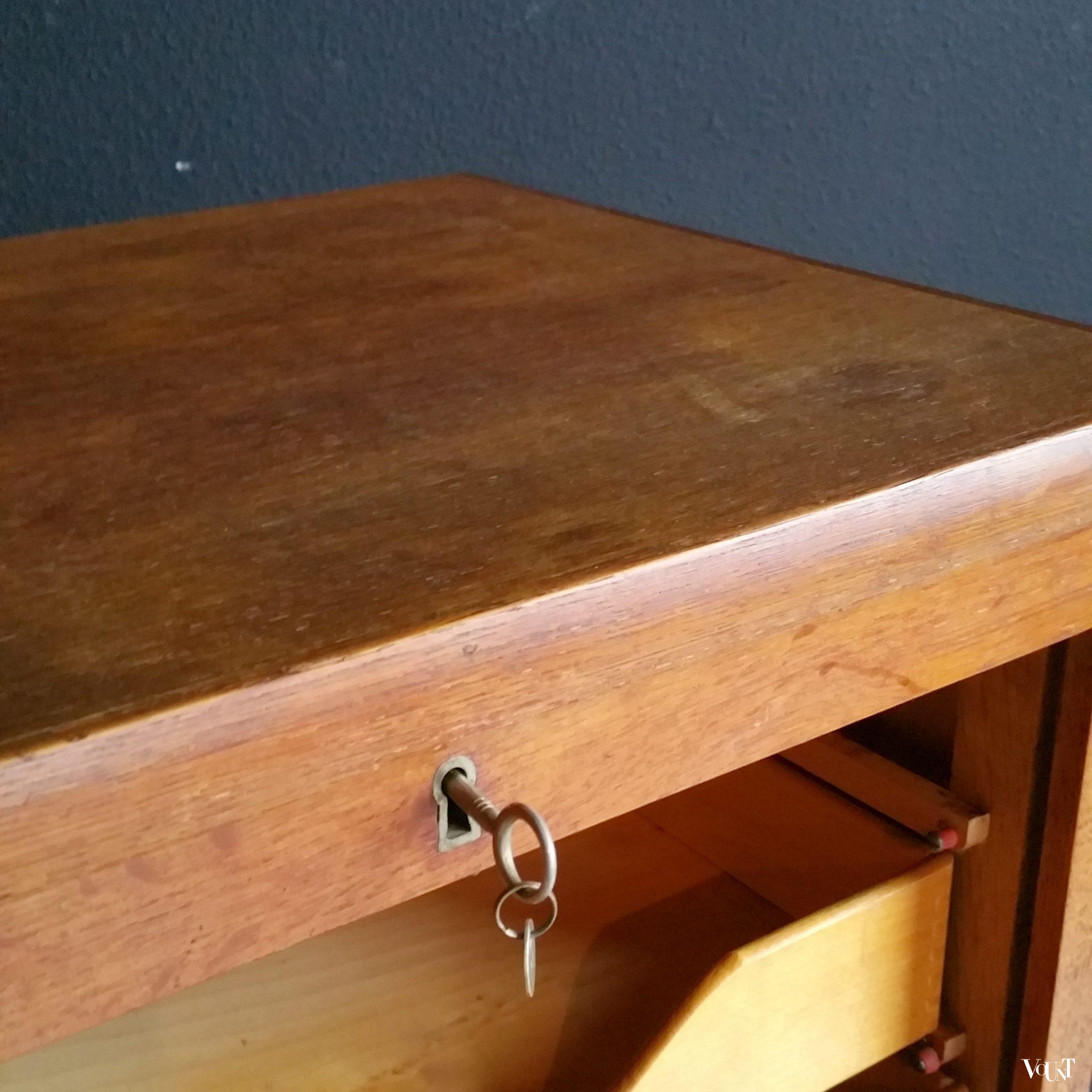 Eikenhouten roffeldeurkast met lades, jaren '50