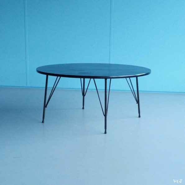 Verstelbare salon-/eettafel met zwart linoleum tafelblad, Rudolf Wolf voor Elsrijk, 1957