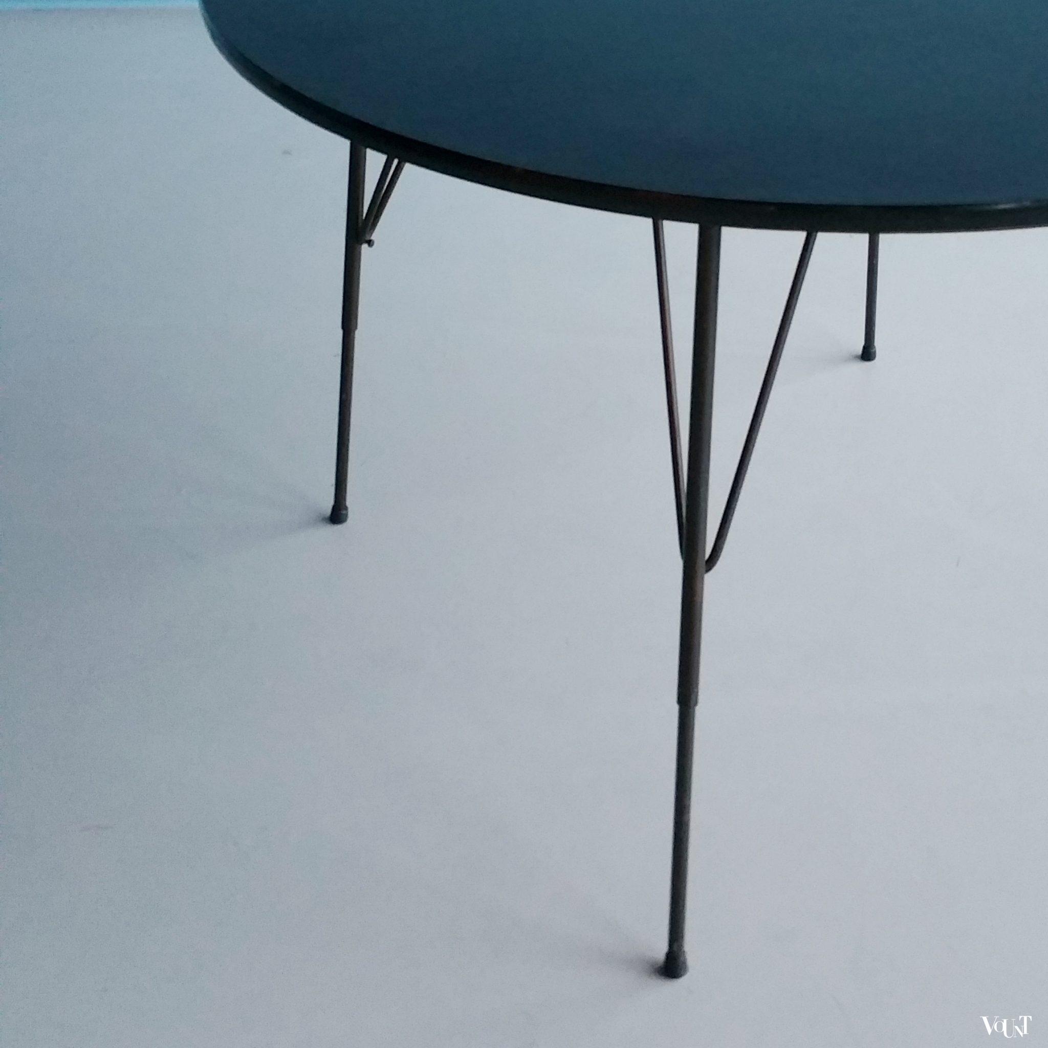 Verstelbare salon-/eettafel met zwart linoleum tafelblad, Rudolf Wolf voor Elsrijk, 1957