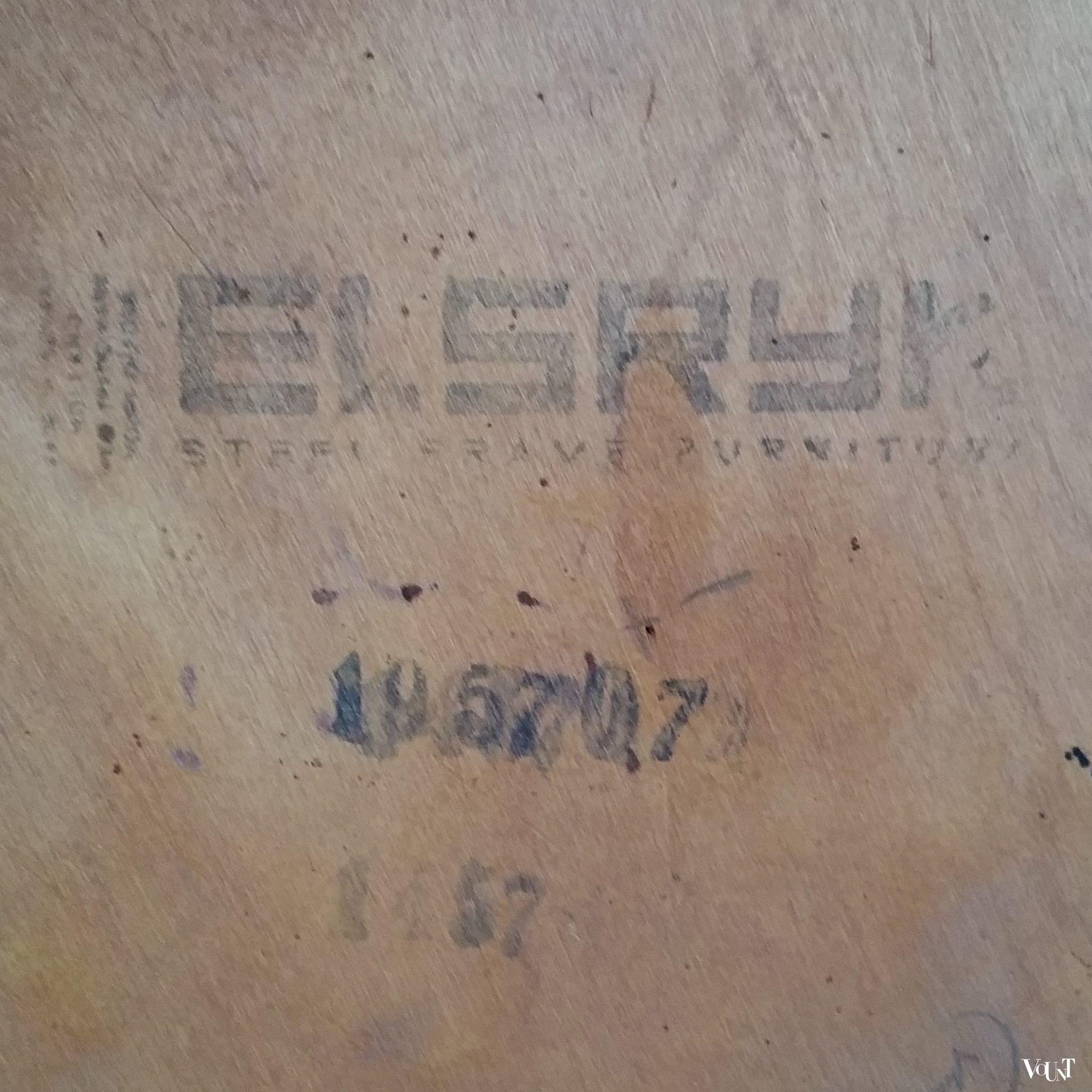 Verstelbare salon-/eettafel met zwart linoleum tafelblad, Rudolf Wolf voor Elsrijk, 1957