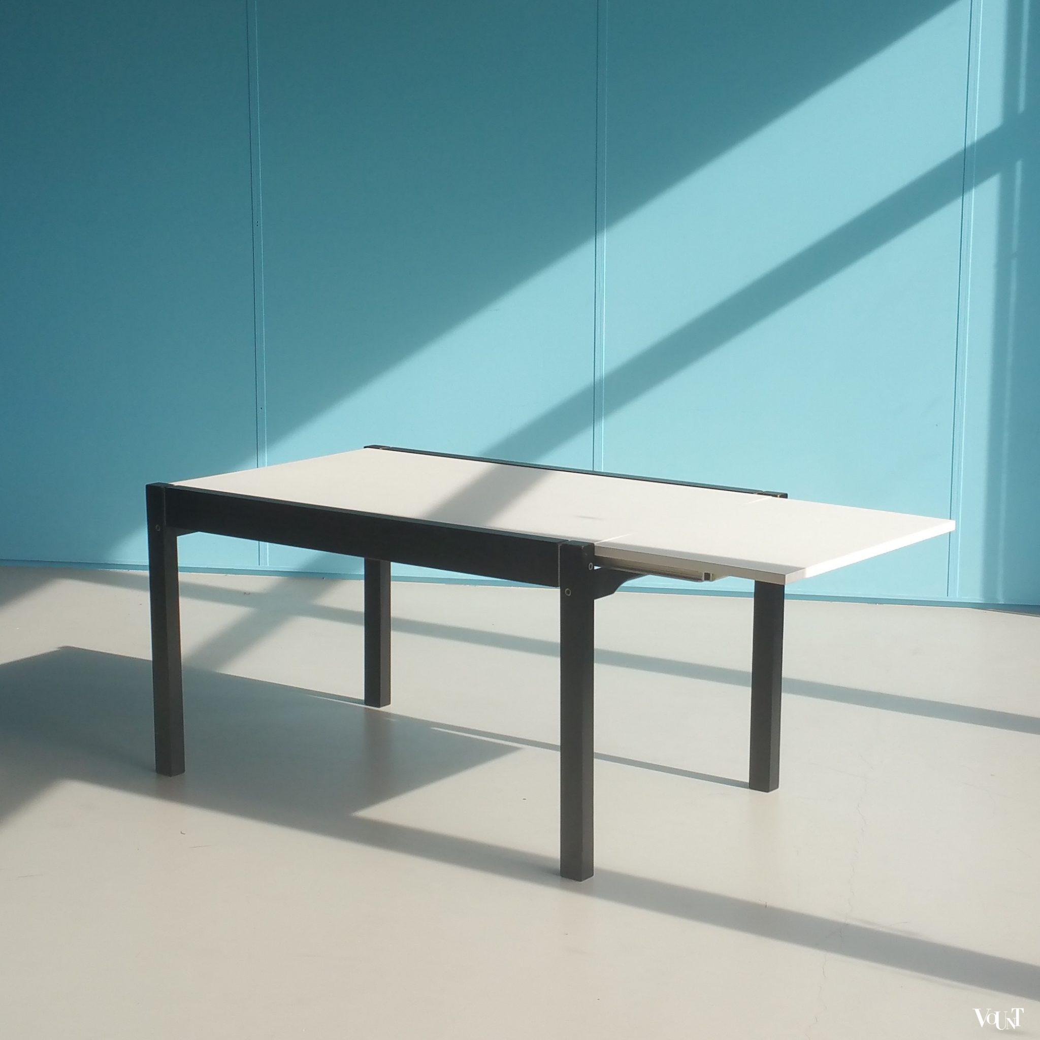 Zwart-wit eettafel, Pastoe, jaren '70