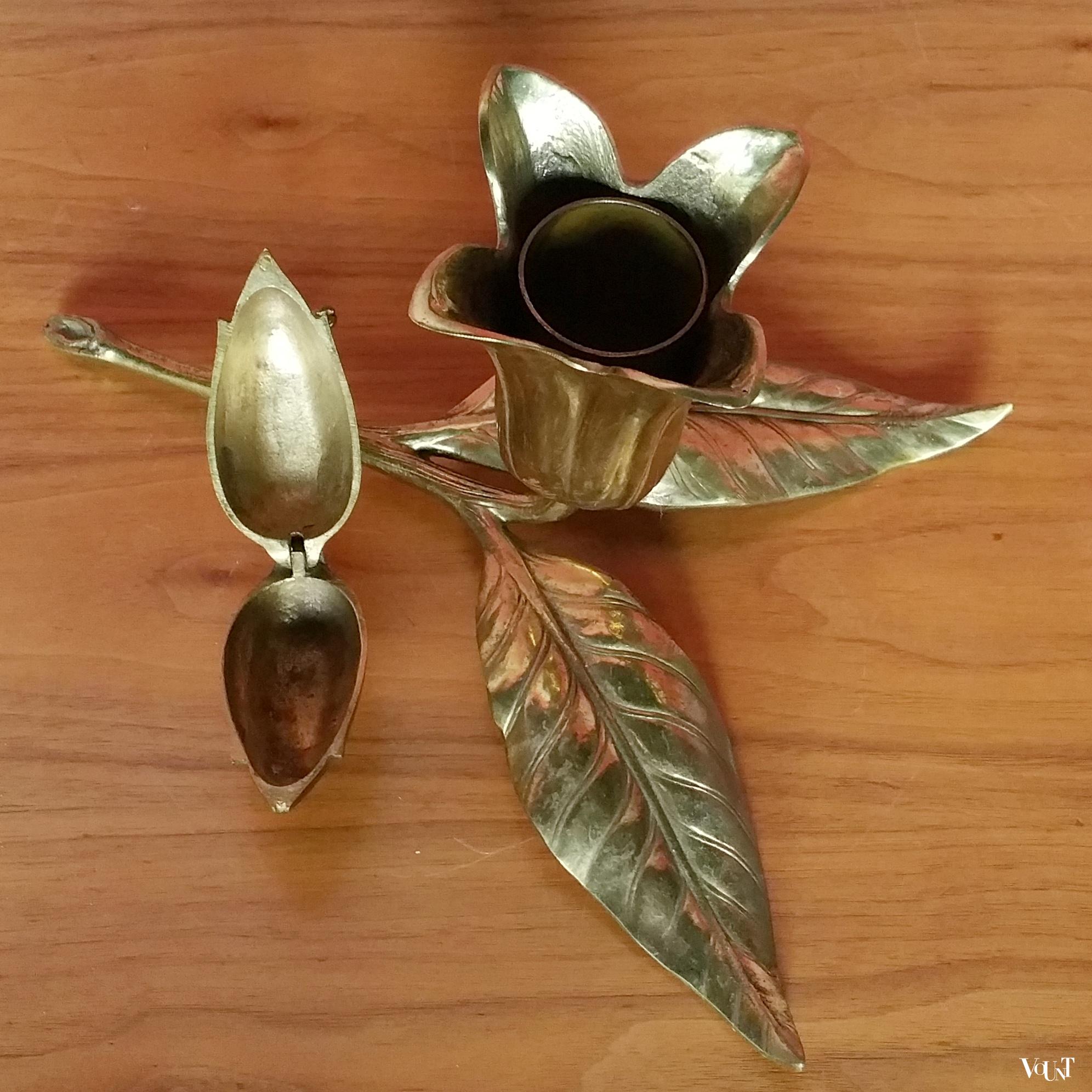 Messing sigarettenhouder / asbak in vorm bloem, jaren '60