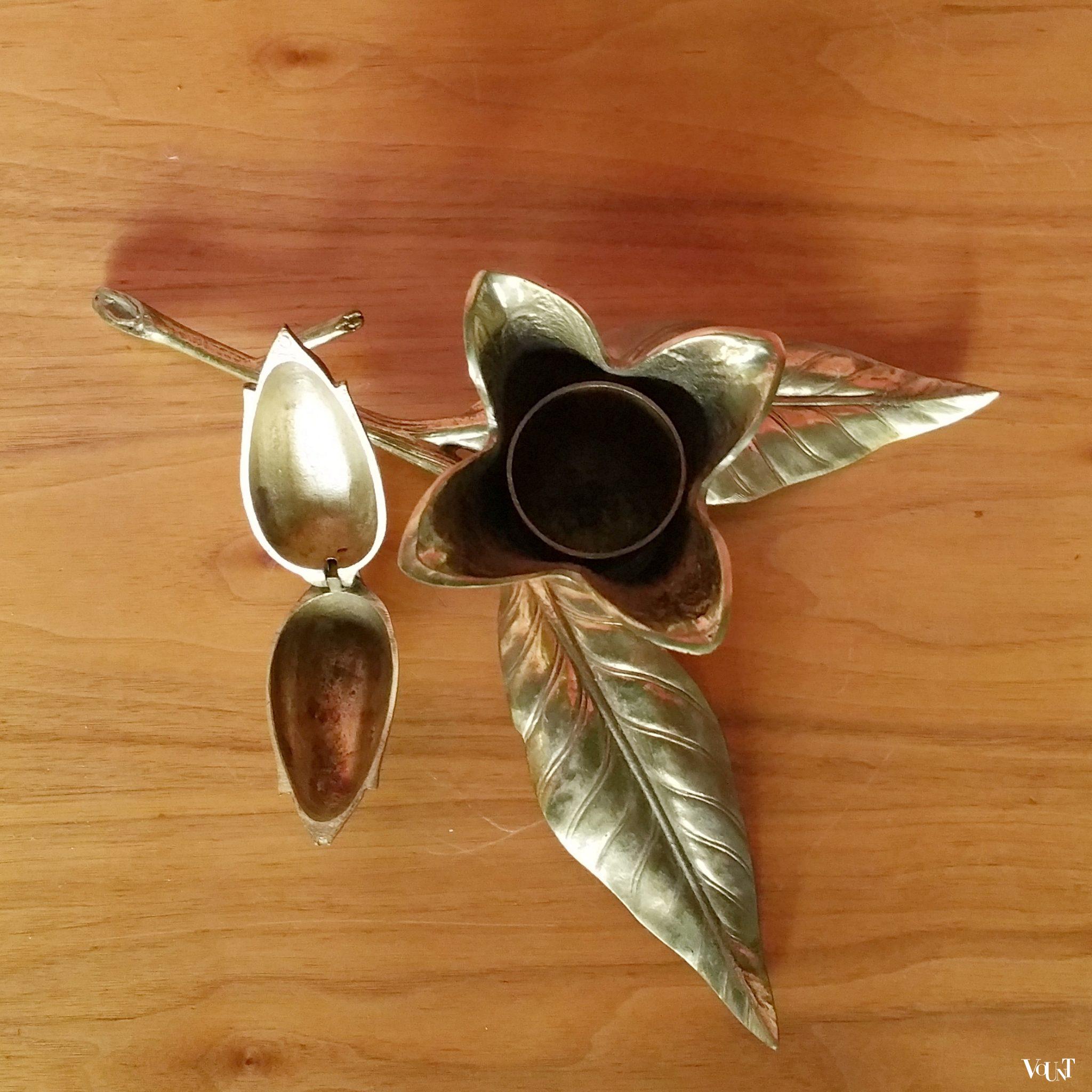 Messing sigarettenhouder / asbak in vorm bloem, jaren '60