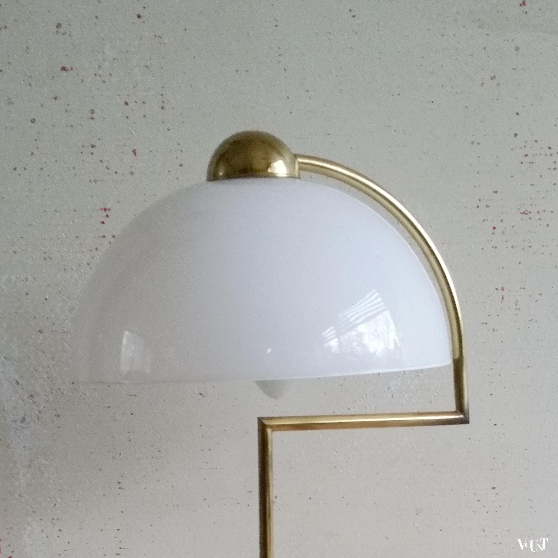 Messing tafellamp met opaline kap, jaren '70/'80