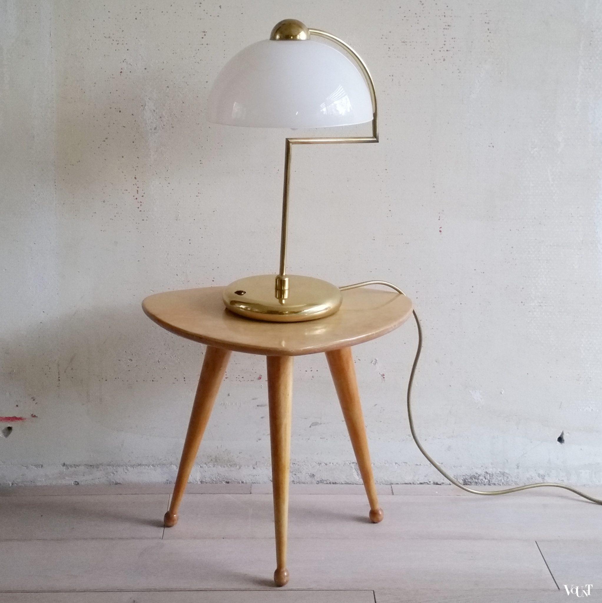 Messing tafellamp met opaline kap, jaren '70/'80