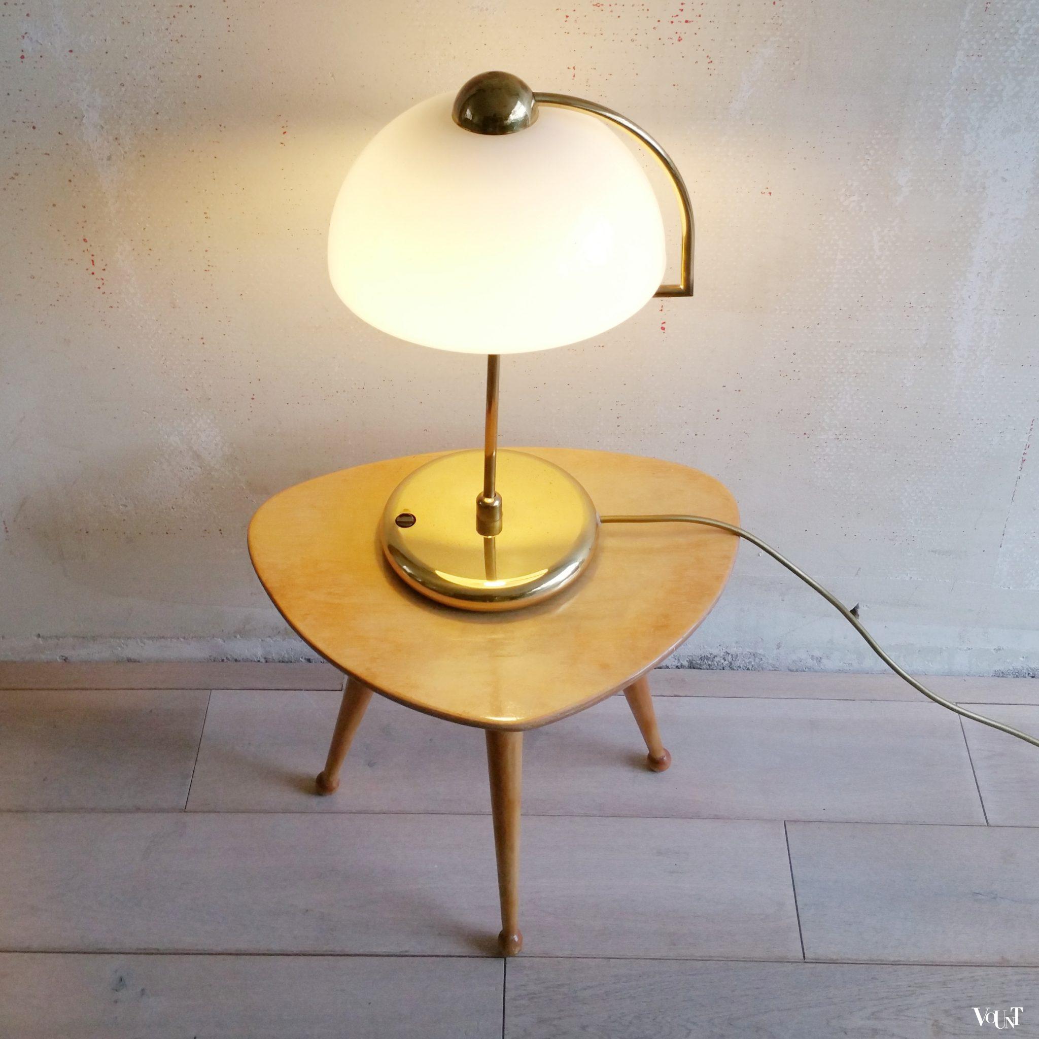 Messing tafellamp met opaline kap, jaren '70/'80