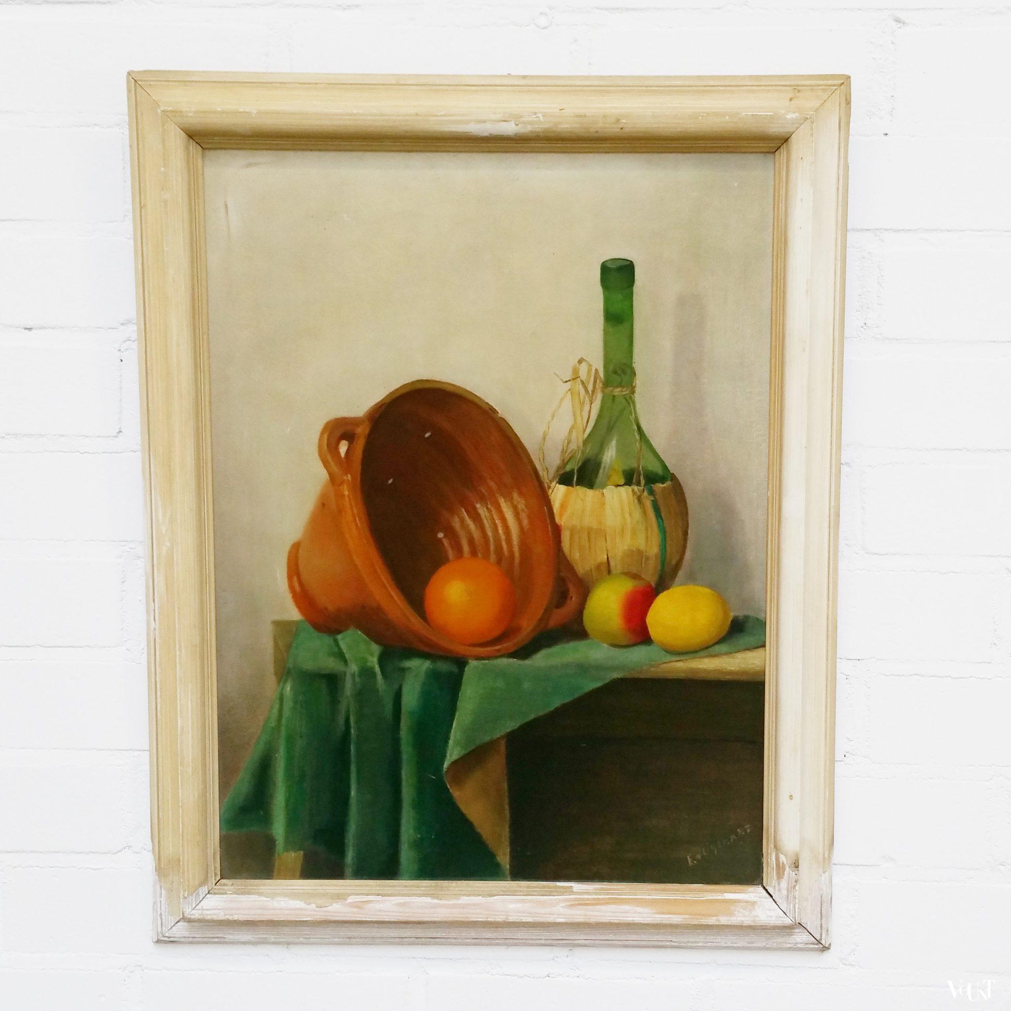 Vintage stilleven met schaal, fles en fruit, E.W. Ligthart