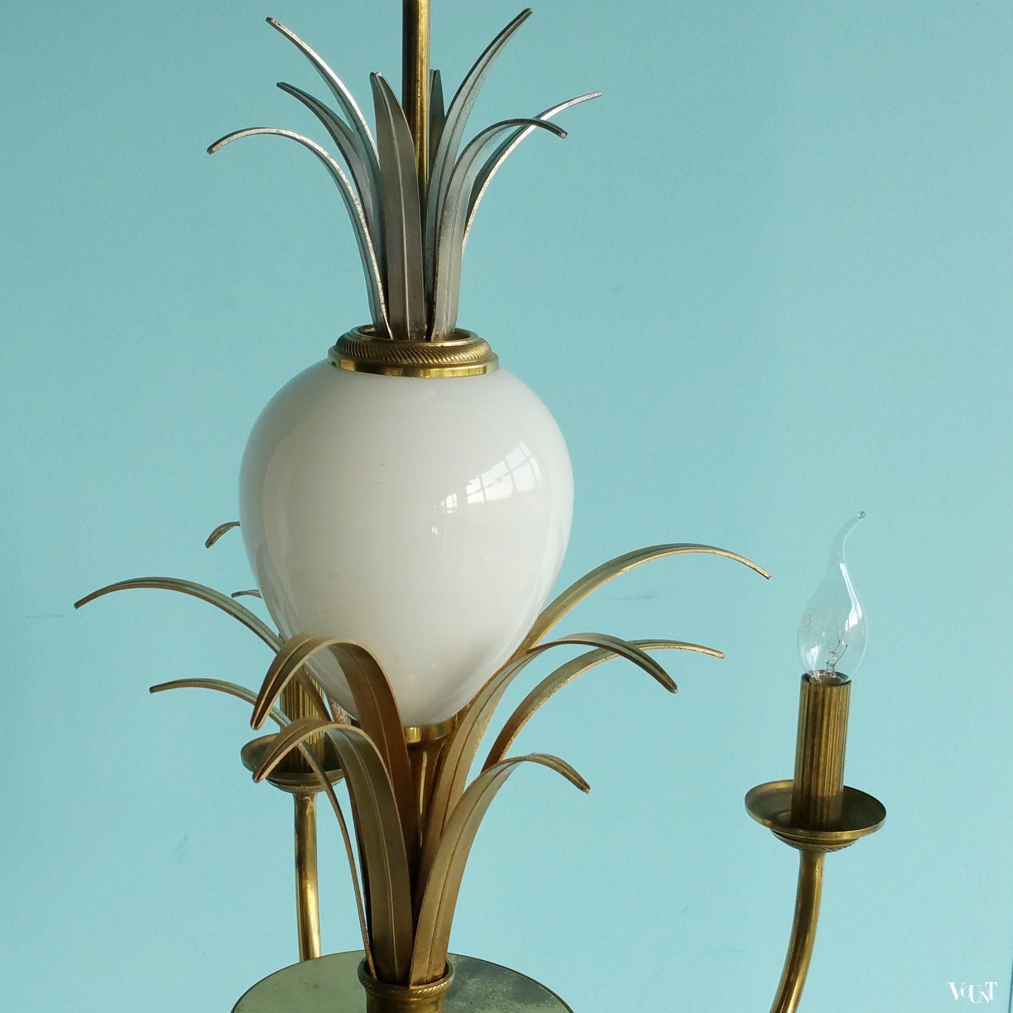 Hanglamp met struisvogelei en ananasbladeren, Maison Charles, jaren ‘70
