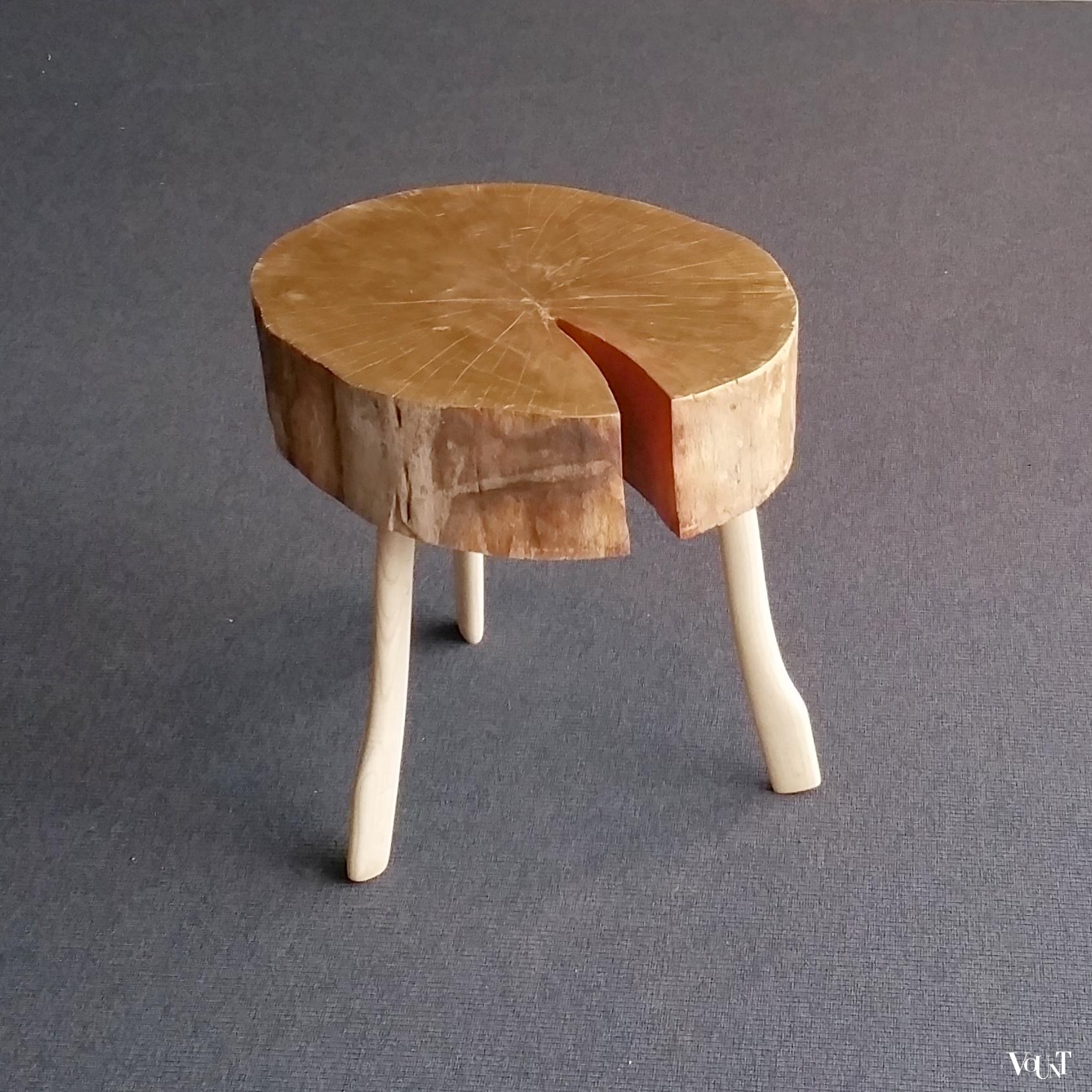 Boomstambijzettafel met "gouden" blad