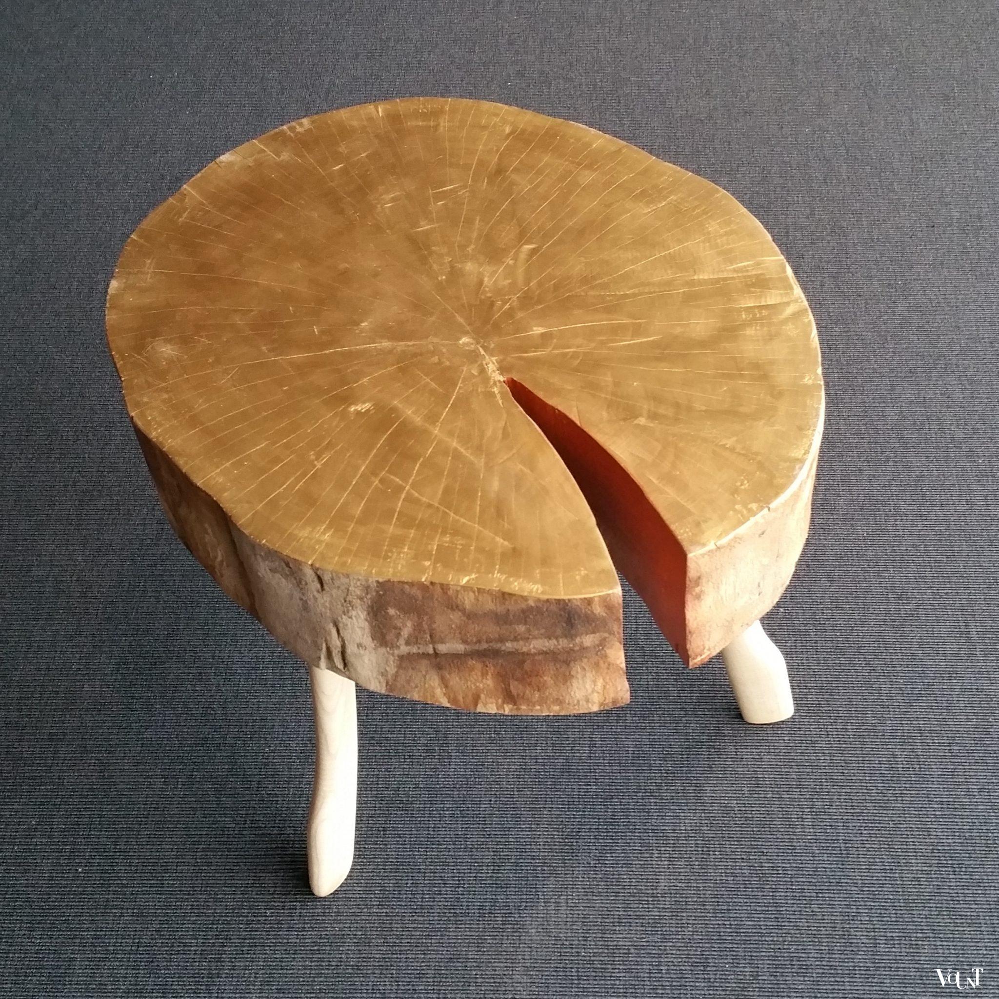 Boomstambijzettafel met "gouden" blad