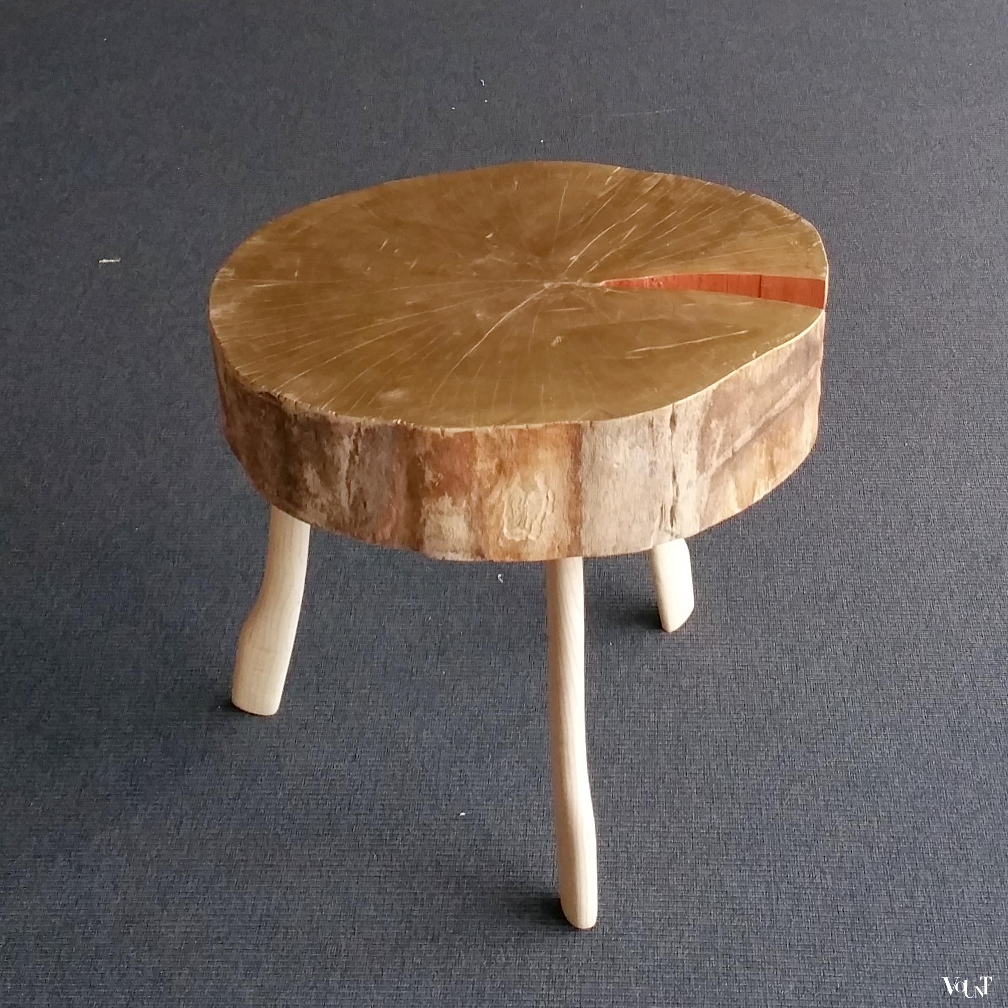 Boomstambijzettafel met "gouden" blad