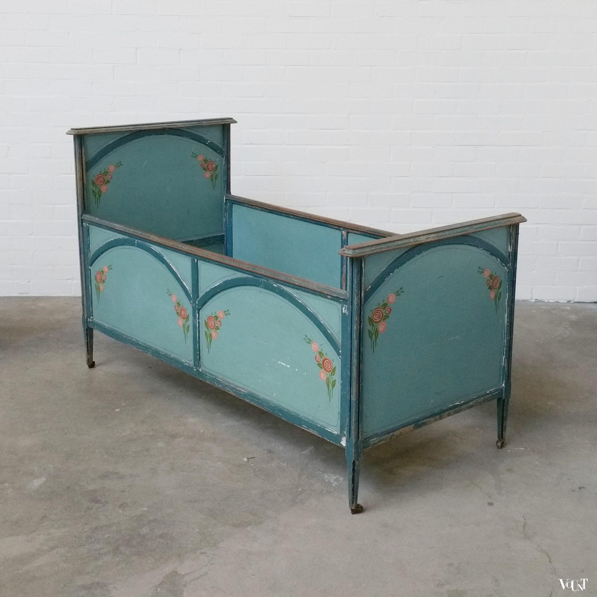 Houten kinderbed jaren '20/'30