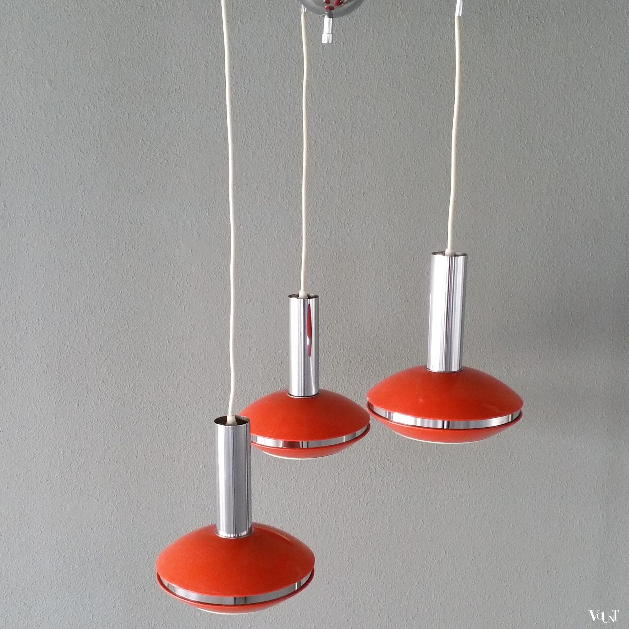 Jaren '60 space age hanglamp met 3 oranje kappen
